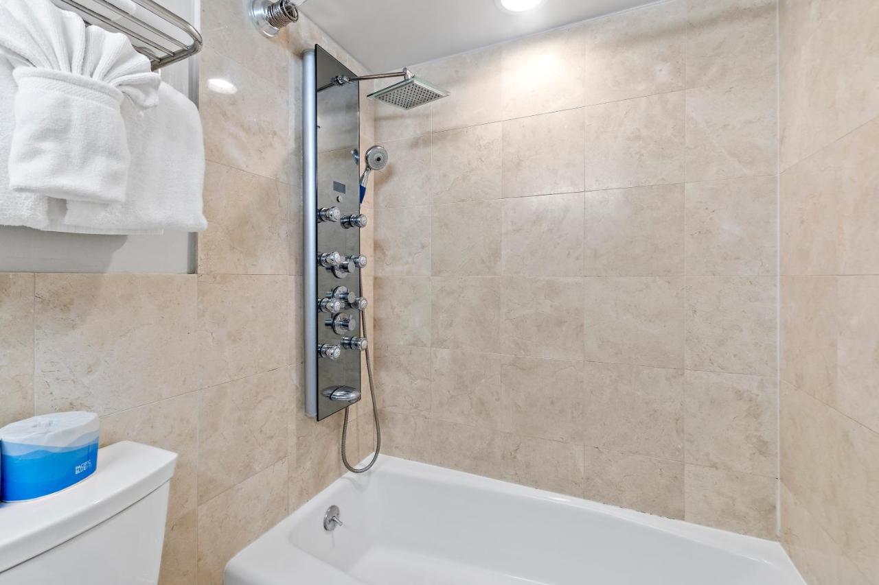 Renovated With City View At Aqua Palms Waikiki Honolulu Kültér fotó
