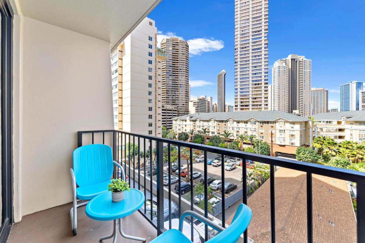 Renovated With City View At Aqua Palms Waikiki Honolulu Kültér fotó